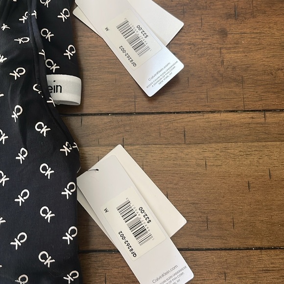 Calvin Klein set of 2 medium bralettes new - Picture 2 of 3